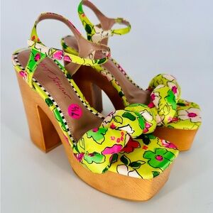 Betsey Johnson Women's Mandee Floral Printed Platform Heeled Sandal Size 7.5.